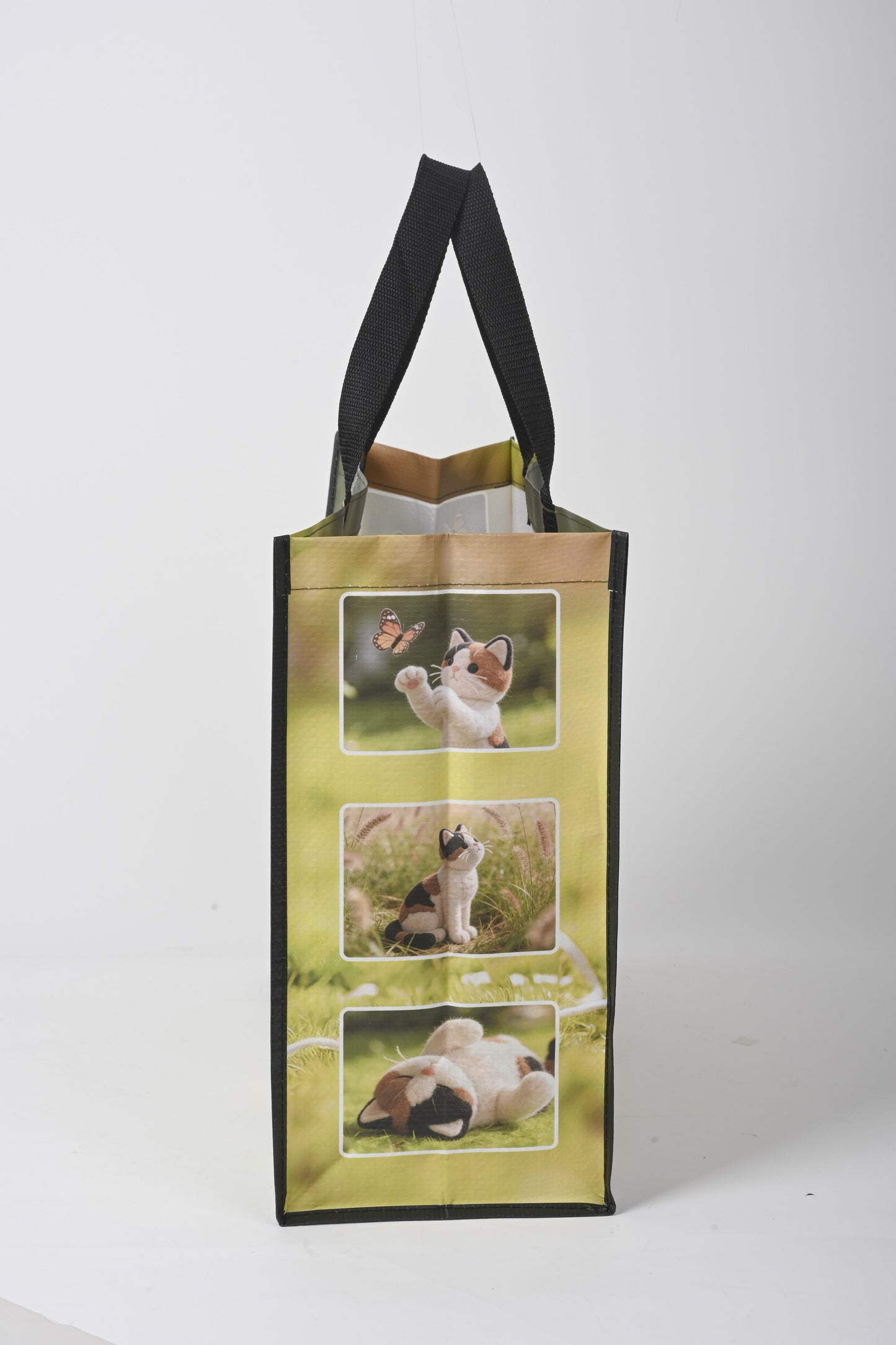 Green Minimal Shopping Bag - lifestyle scene in modern living room
