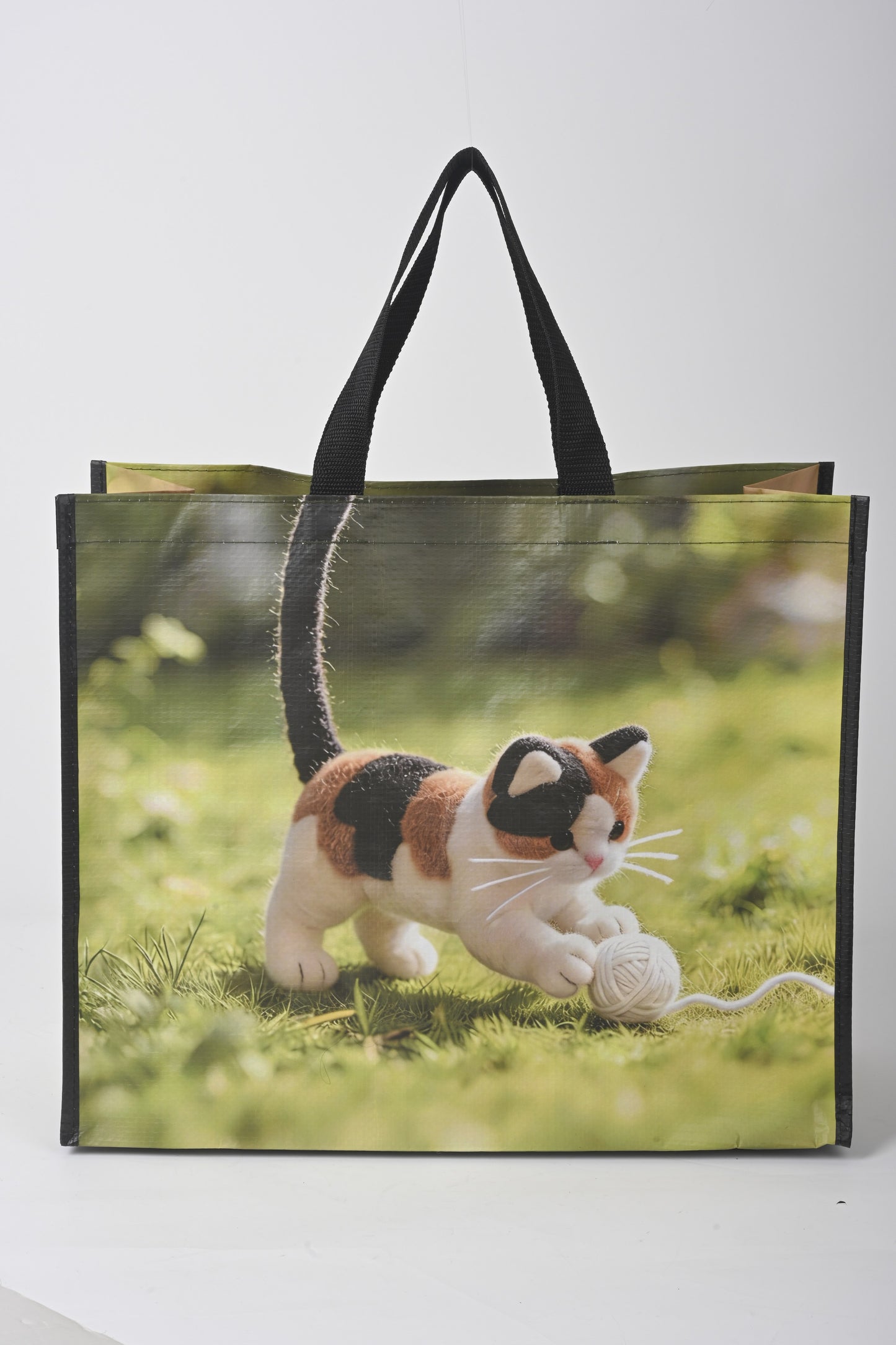 Green Minimal Shopping Bag - side angle view showing dimensions