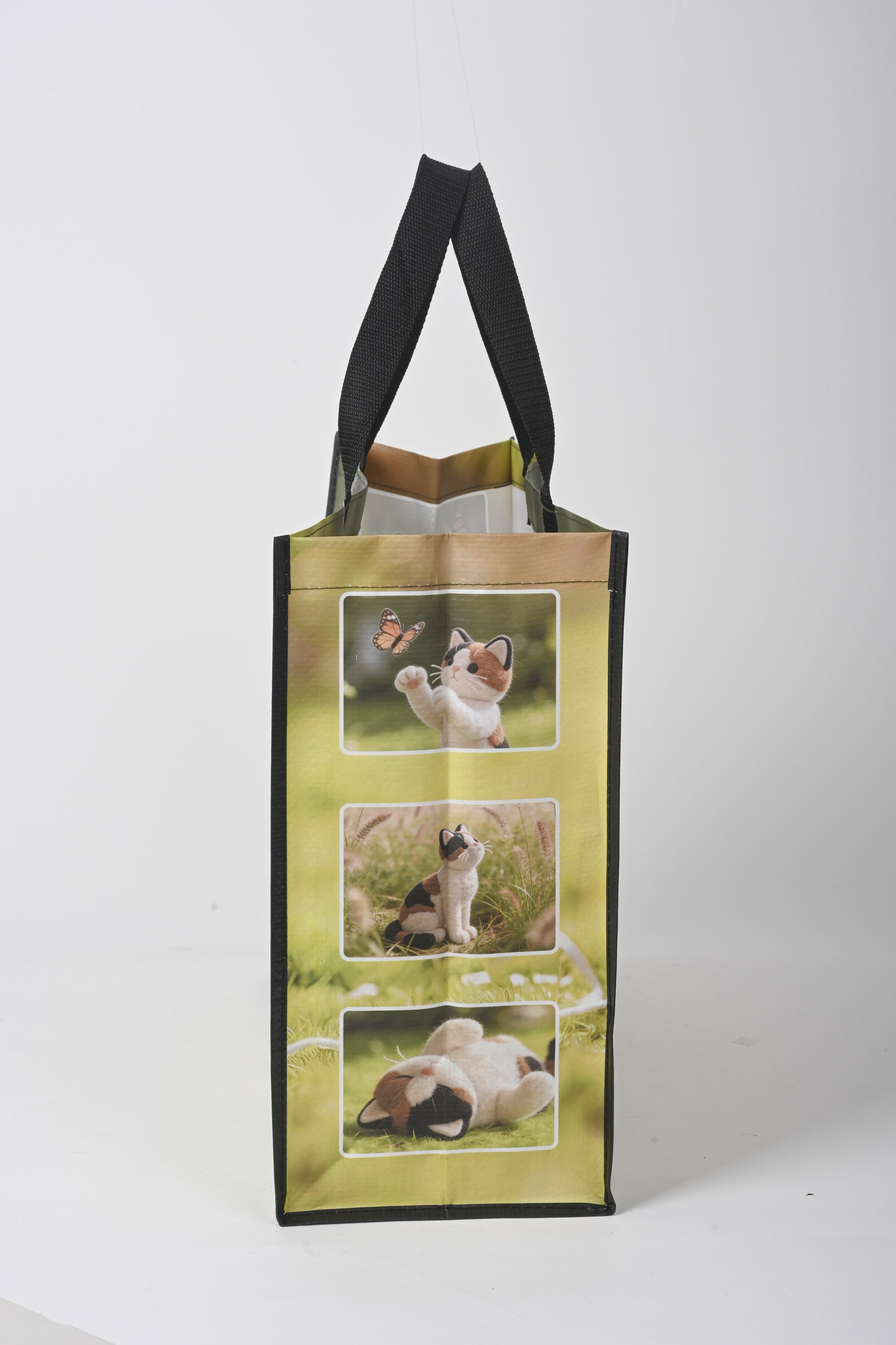 Green Minimal Shopping Bag - lifestyle scene in modern living room